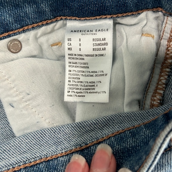 American Eagle Size 8 Distressed Mom Jean - Picture 3 of 4